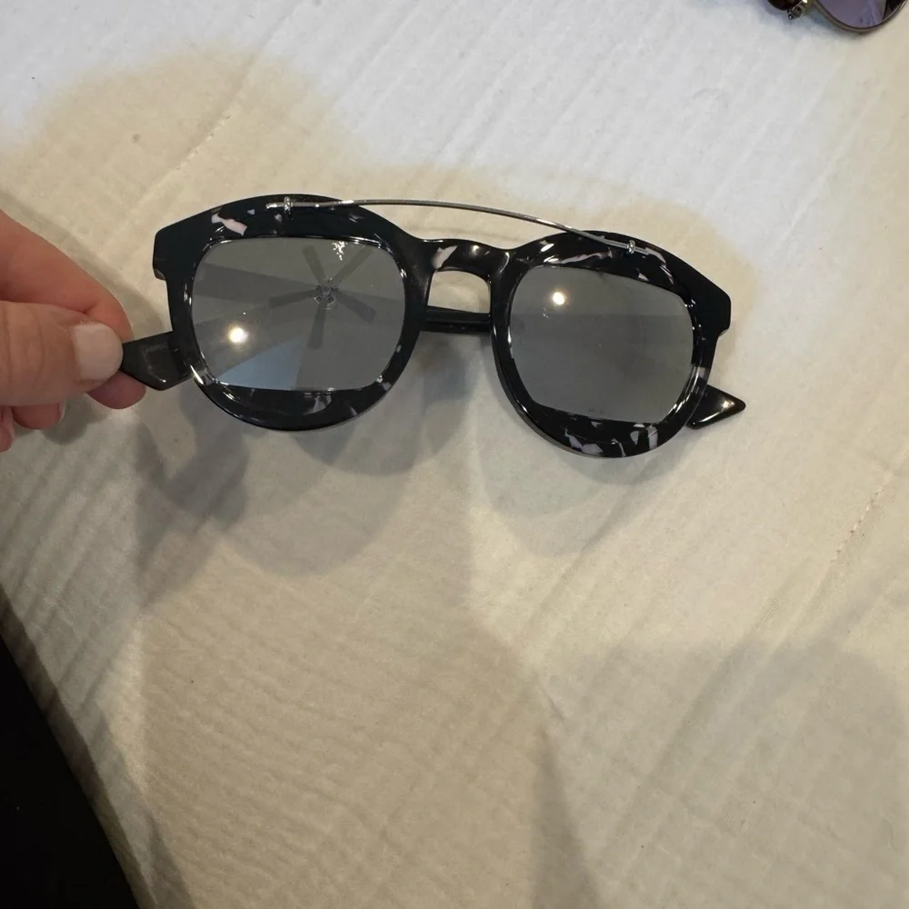 Dior Monochrome Chic Sunglasses - Picture 2 of 4
